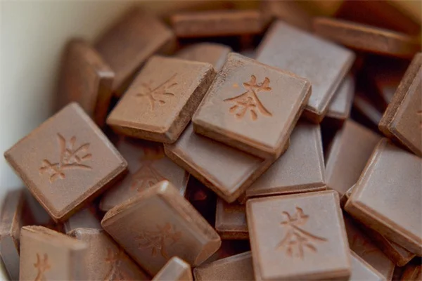 Almond Milk Yogurt vs Dairy: Which Is Healthier? (New Study Reveals)